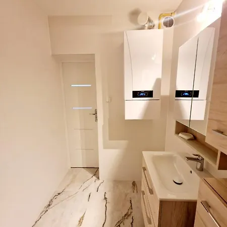 Apartament Przy Deptaku Jelenia Gora Exterior photo